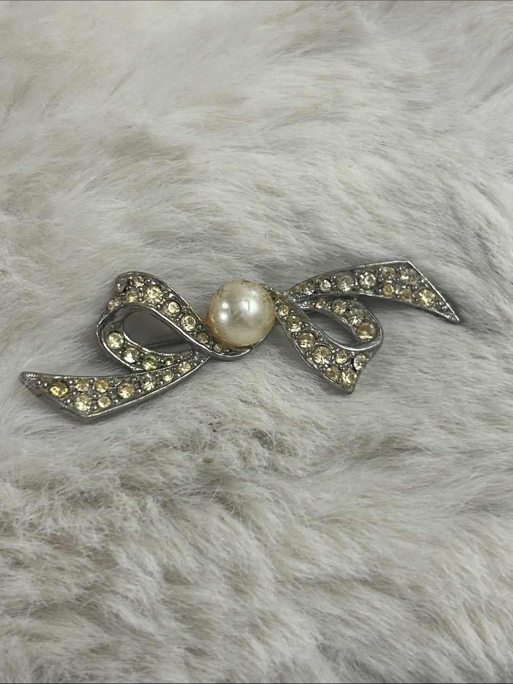 Vintage Marvella 1950’s Bow Brooch faux pearl & rhinestones